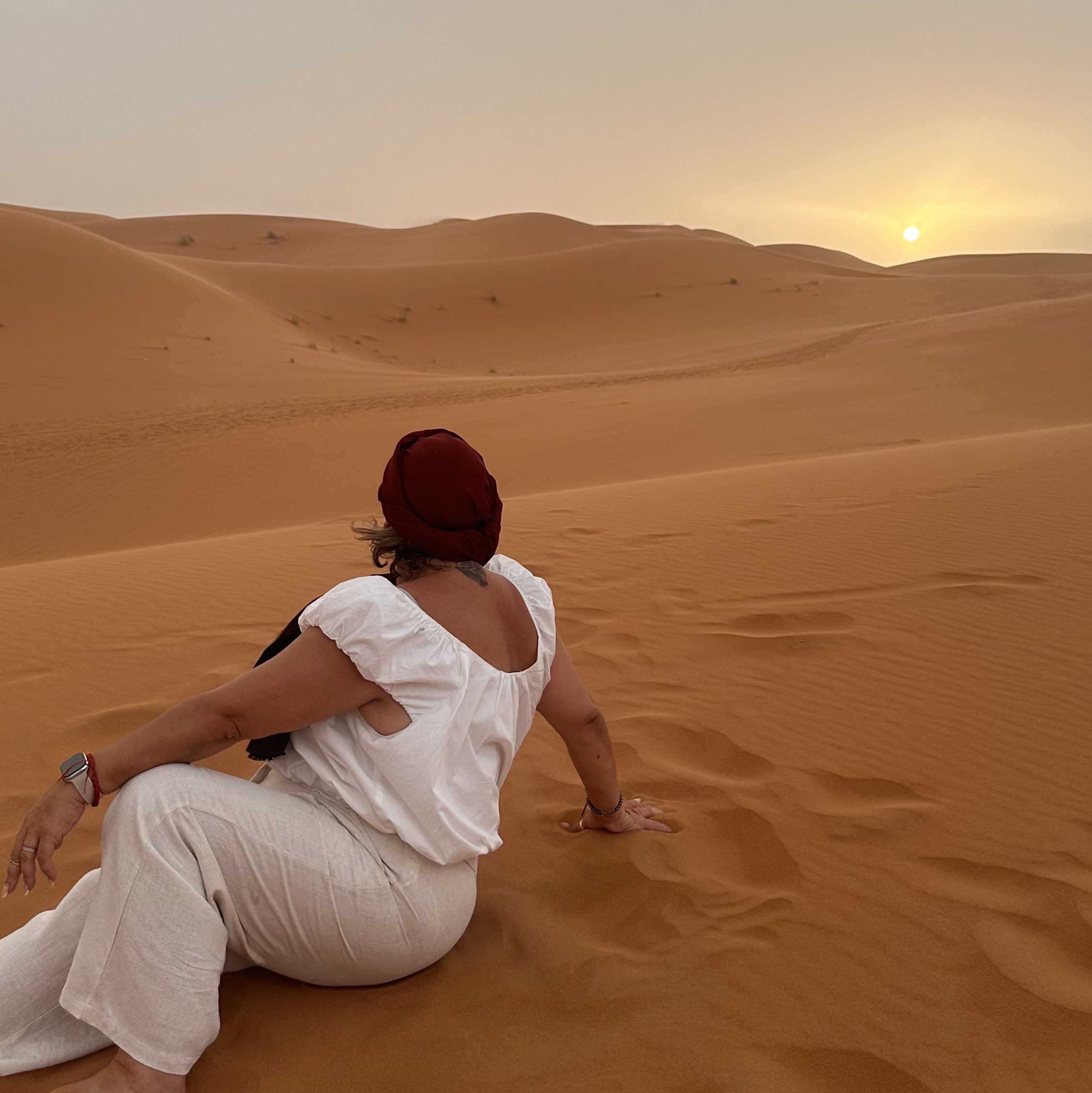 Amanecer en las dunas del Sahara en Marruecos